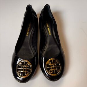 Audrey Brooke Kristin Blue Flats with Gold Medallion Logo – Size 8